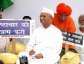 Lokpal Bill: Anna Hazare makes fast friends